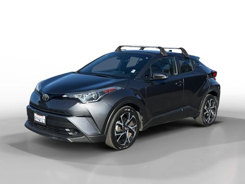 Used 2018 Toyota C-HR XLE image 1