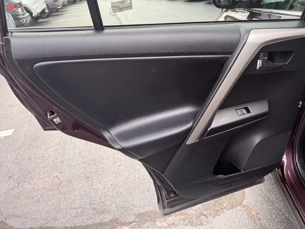Used 2018 Toyota RAV4 XLE AWD/4WD image 16