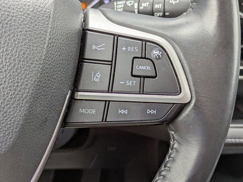 Used 2022 Toyota Highlander XLE image 19