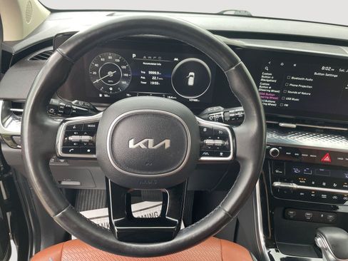 Used 2022 Kia Carnival SX Prestige FWD image 2