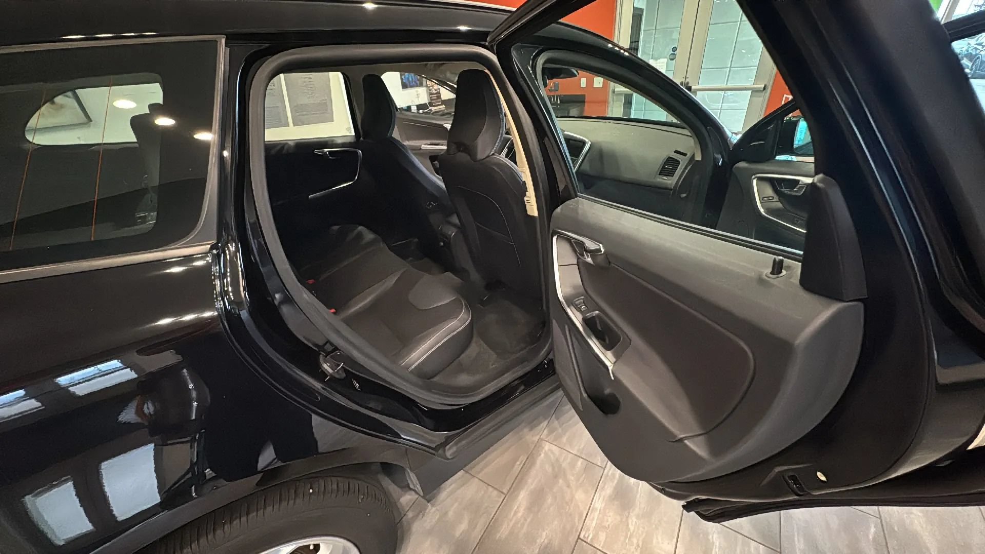 Used 2013 Volvo XC60 3.2 FWD image 27