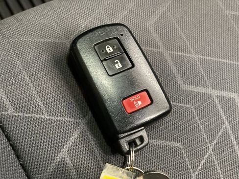 Used 2016 Toyota Tacoma TRD Sport image 28