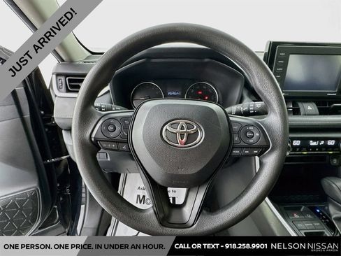 Used 2020 Toyota RAV4 XLE FWD image 11