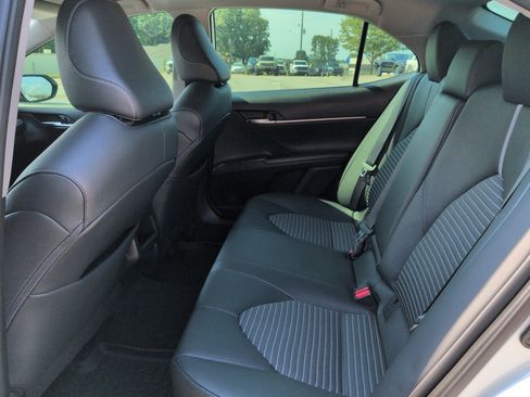 Used 2023 Toyota Camry SE FWD image 11