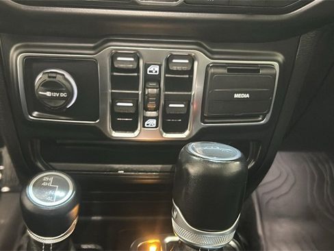 Used 2021 Jeep Gladiator Overland w/ Uconnect 4C Nav & Sound Group image 21