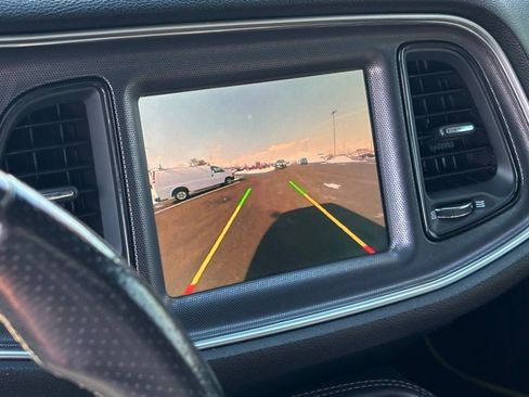 Used 2015 Dodge Challenger SRT image 31