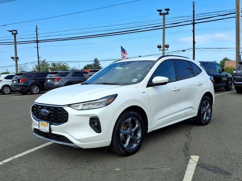 Used 2023 Ford Escape ST-Line Select AWD/4WD image 3