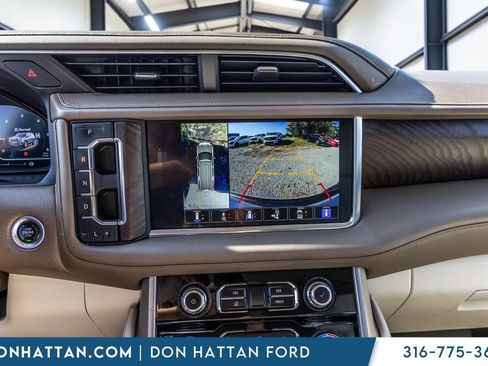 Used 2024 GMC Yukon XL Denali AWD/4WD image 9
