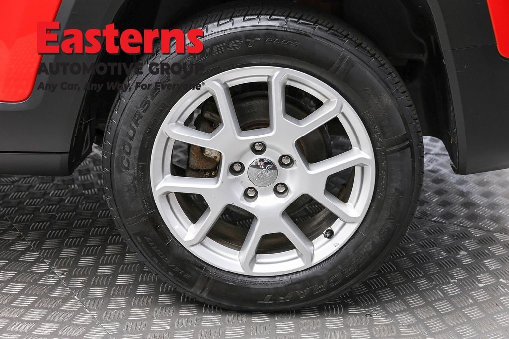 Used 2021 Jeep Renegade Latitude AWD/4WD image 10