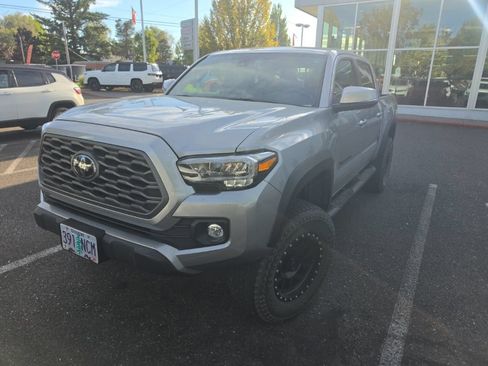 Used 2021 Toyota Tacoma TRD Off-Road w/ Technology Package AWD/4WD image 2
