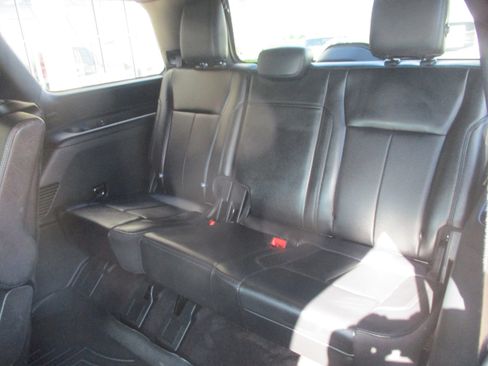 Used 2020 Ford Expedition XLT w/ Equipment Group 202A image 6