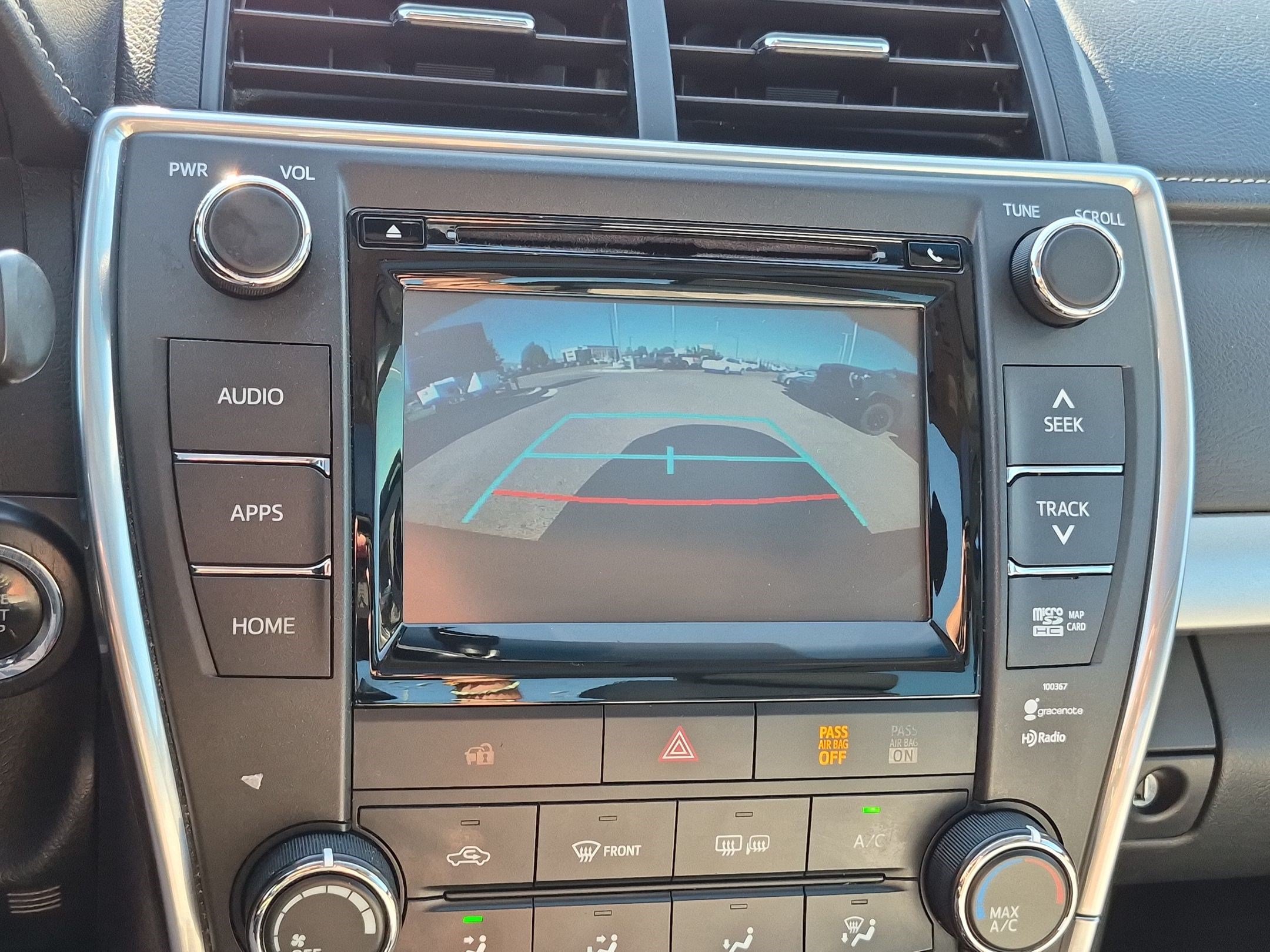 Used 2015 Toyota Camry SE w/ Moonroof Package FWD image 24