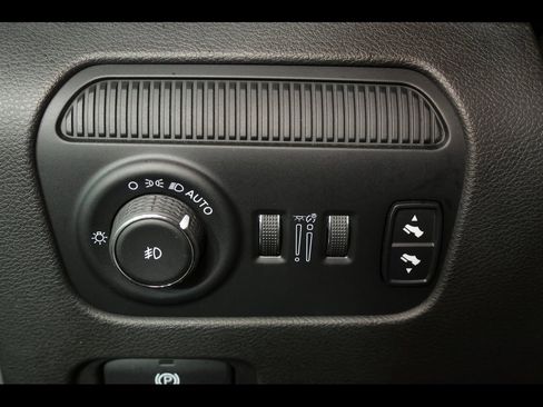 Used 2022 Jeep Wagoneer Series III w/ Premium Group I image 15