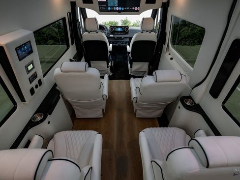 Used 2023 Mercedes-Benz Sprinter 3500 image 83