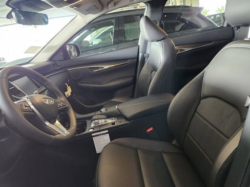 Used 2025 INFINITI QX50 Luxe AWD/4WD image 8
