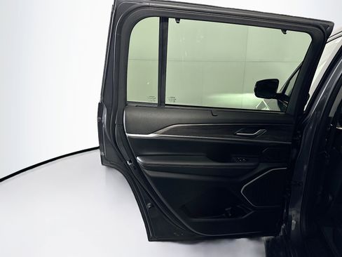 Used 2023 Jeep Grand Cherokee L Limited w/ Luxury Tech Group II image 27