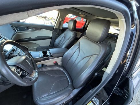 Used 2020 Lincoln Nautilus Reserve image 11