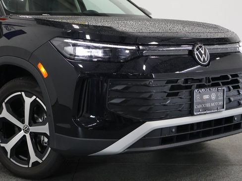 New 2025 Volkswagen Tiguan SE image 3