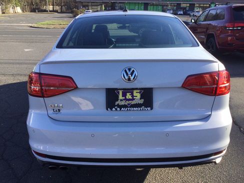 Used 2017 Volkswagen Jetta GLI image 9