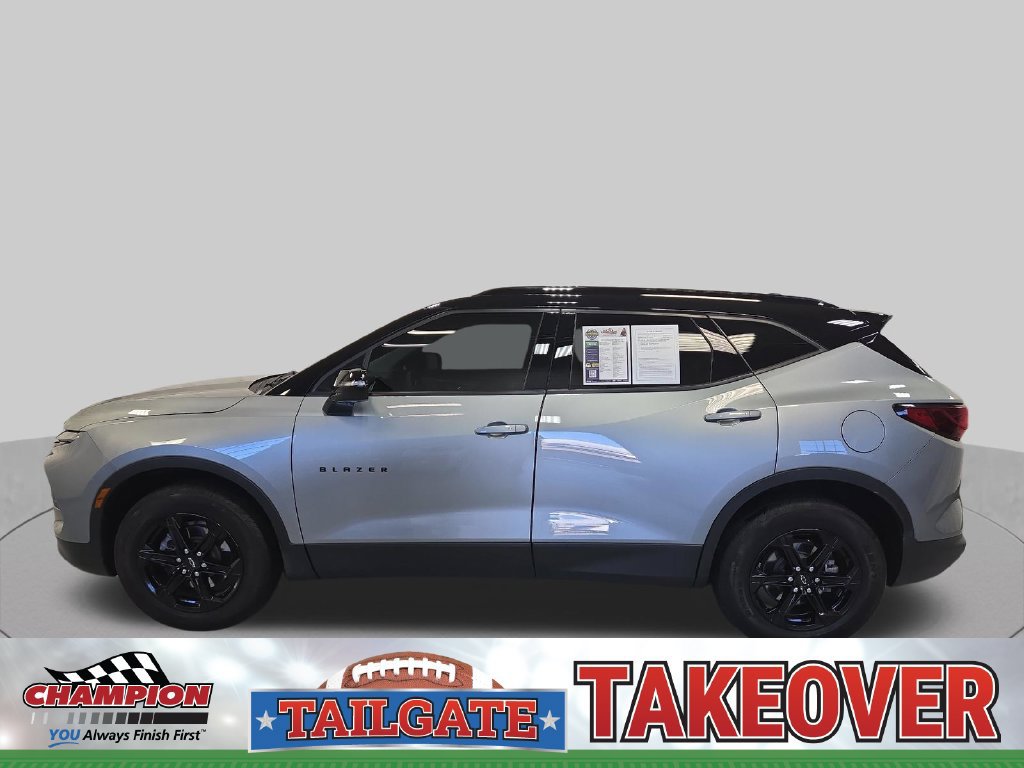 Used 2024 Chevrolet Blazer LT w/ Midnight/Sport Edition FWD image 2