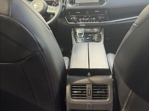 Used 2023 Nissan Rogue SL w/ SL Premium Package image 27