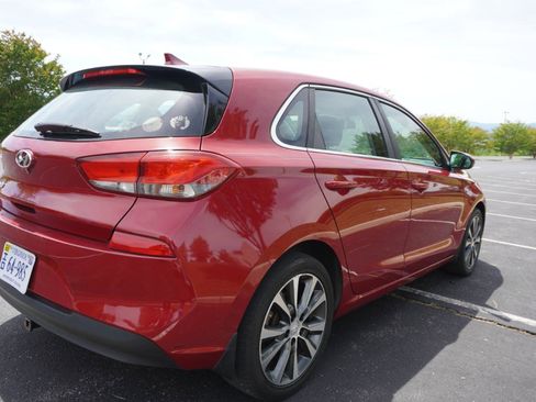 Used 2018 Hyundai Elantra GT FWD image 6