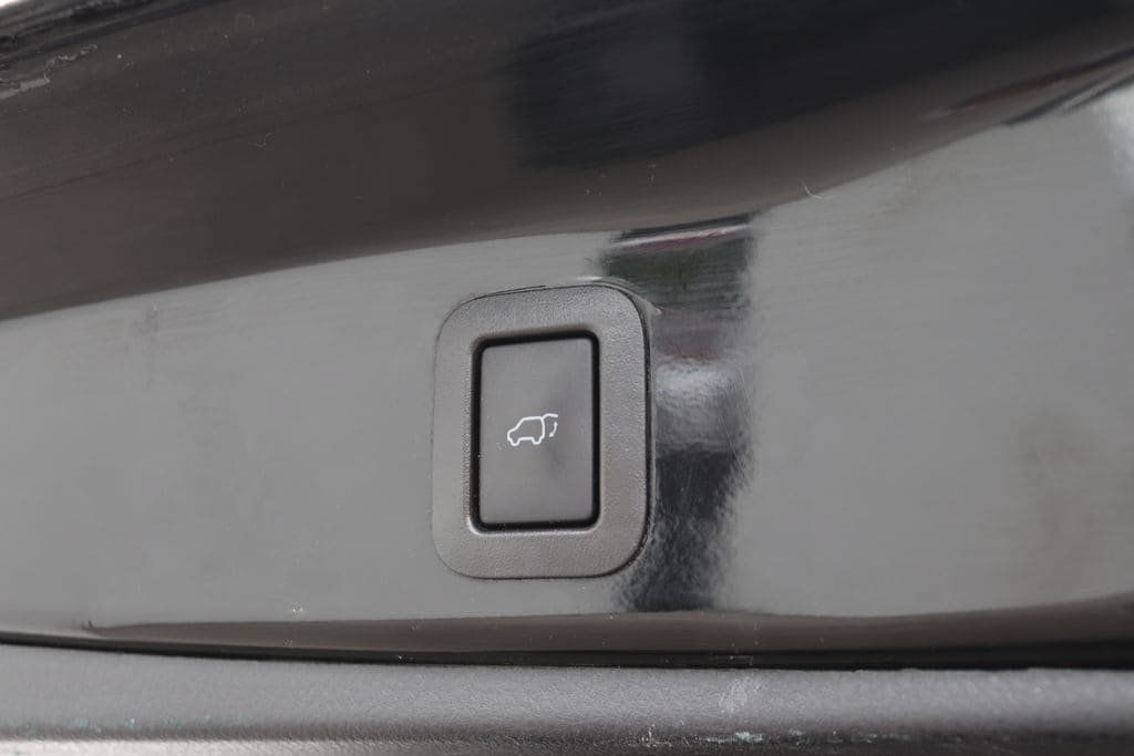 Used 2019 Toyota Highlander XLE AWD/4WD image 13