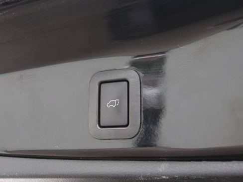 Used 2019 Toyota Highlander XLE AWD/4WD image 13