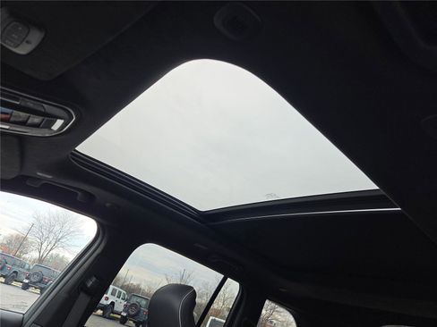 Certified 2025 Jeep Grand Cherokee Summit image 32