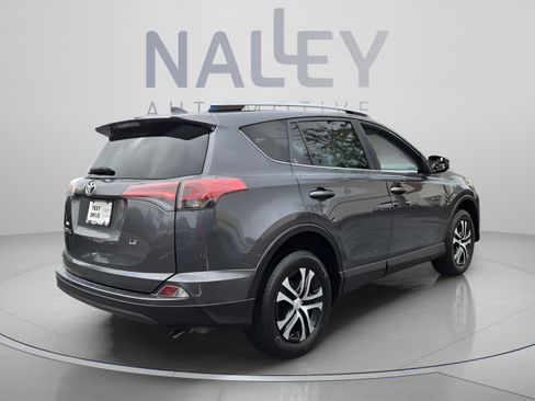Used 2017 Toyota RAV4 LE FWD image 5
