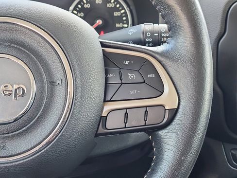 Used 2016 Jeep Renegade Limited image 16