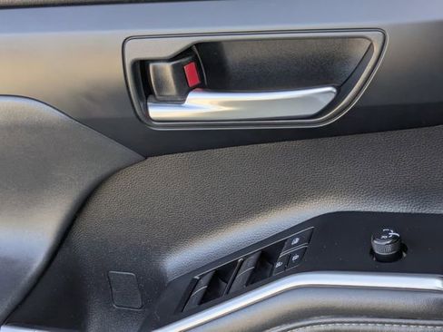 Used 2022 Toyota Highlander XLE image 25