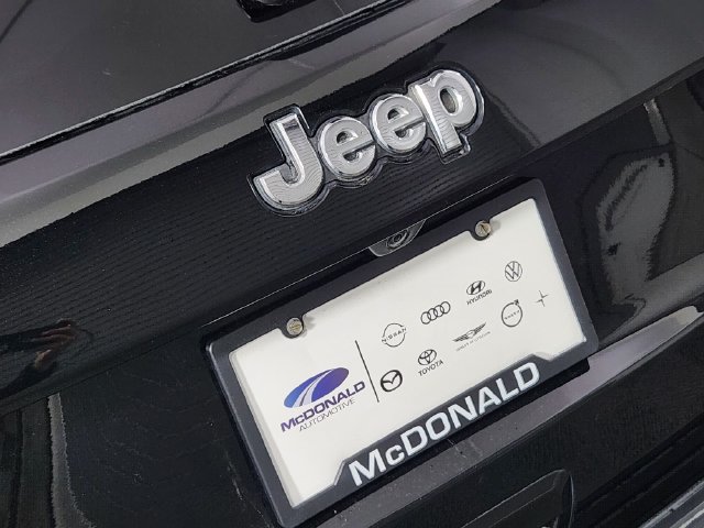 Used 2020 Jeep Grand Cherokee Laredo AWD/4WD image 9