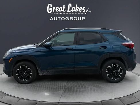 Used 2021 Chevrolet TrailBlazer LT w/ Convenience Package FWD image 2