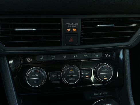 Used 2024 Volkswagen Jetta SE FWD image 16