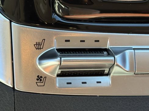 Certified 2024 Kia Carnival SX image 32