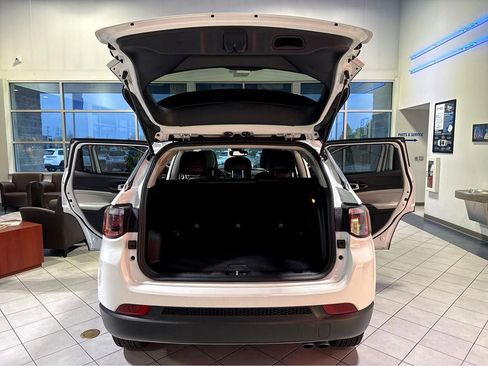 Used 2022 Jeep Compass Limited w/ Sun and Sound Group AWD/4WD image 11