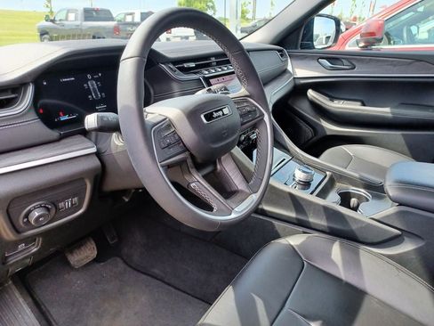 Used 2024 Jeep Grand Cherokee Limited AWD/4WD image 14