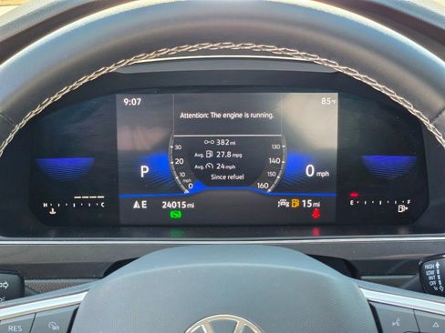 Used 2023 Volkswagen Tiguan SE w/ Panoramic Sunroof Package FWD image 17