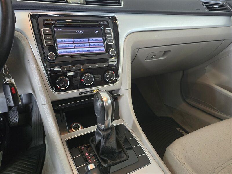 Used 2013 Volkswagen Passat TDI SE FWD image 22