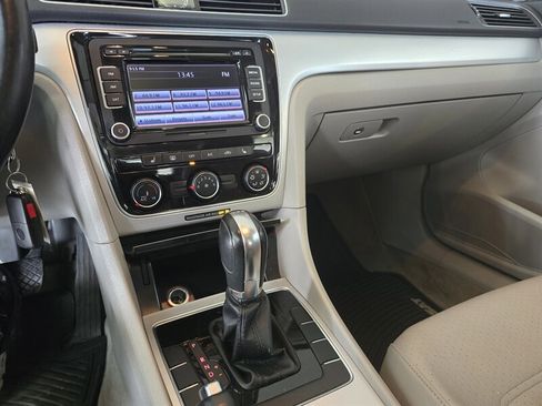 Used 2013 Volkswagen Passat TDI SE FWD image 22