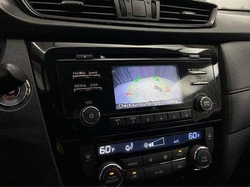Used 2017 Nissan Rogue SV AWD/4WD image 29