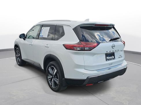 Used 2025 Nissan Rogue SL AWD/4WD image 8
