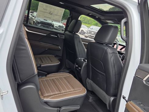 New 2026 GMC Acadia Denali Ultimate w/ LPO, All-Weather Package AWD/4WD image 13