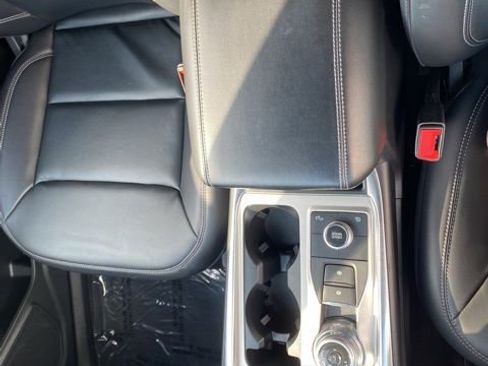 Used 2022 Ford Explorer XLT w/ Equipment Group 202A image 19