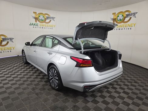 Used 2024 Nissan Altima 2.5 SV FWD image 29