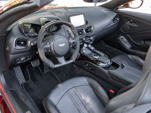Used 2023 Aston Martin V8 Vantage Roadster RWD image 13