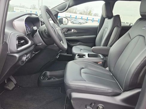 New 2026 Chrysler Pacifica Select w/ S Appearance Package FWD image 13