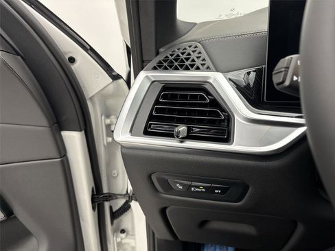 New 2026 BMW X5 M60i image 31