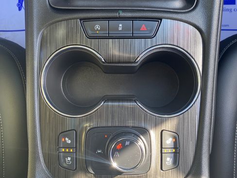 Used 2023 GMC Acadia SLT w/ Technology Package image 19